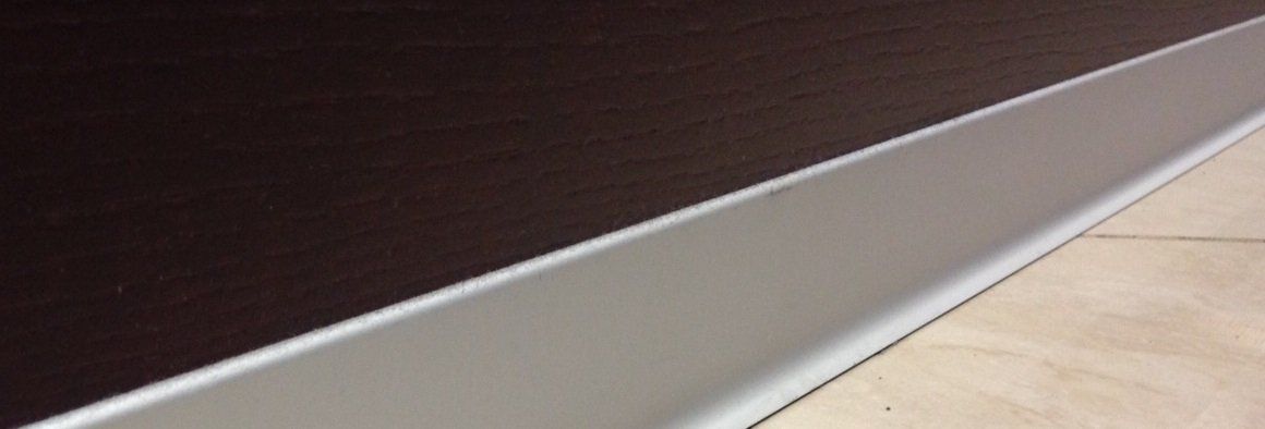 Плинтус алюминиевый L-образный анодированное серебро (3000*11*100 мм) — купить в Березниках