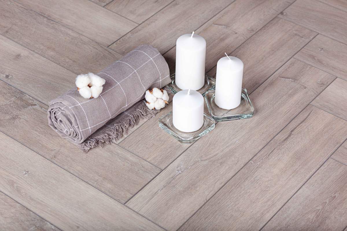 Замковая ПВХ плитка "Aberhof" Carmelita 1682 (615*123*5 мм) — купить в Березниках