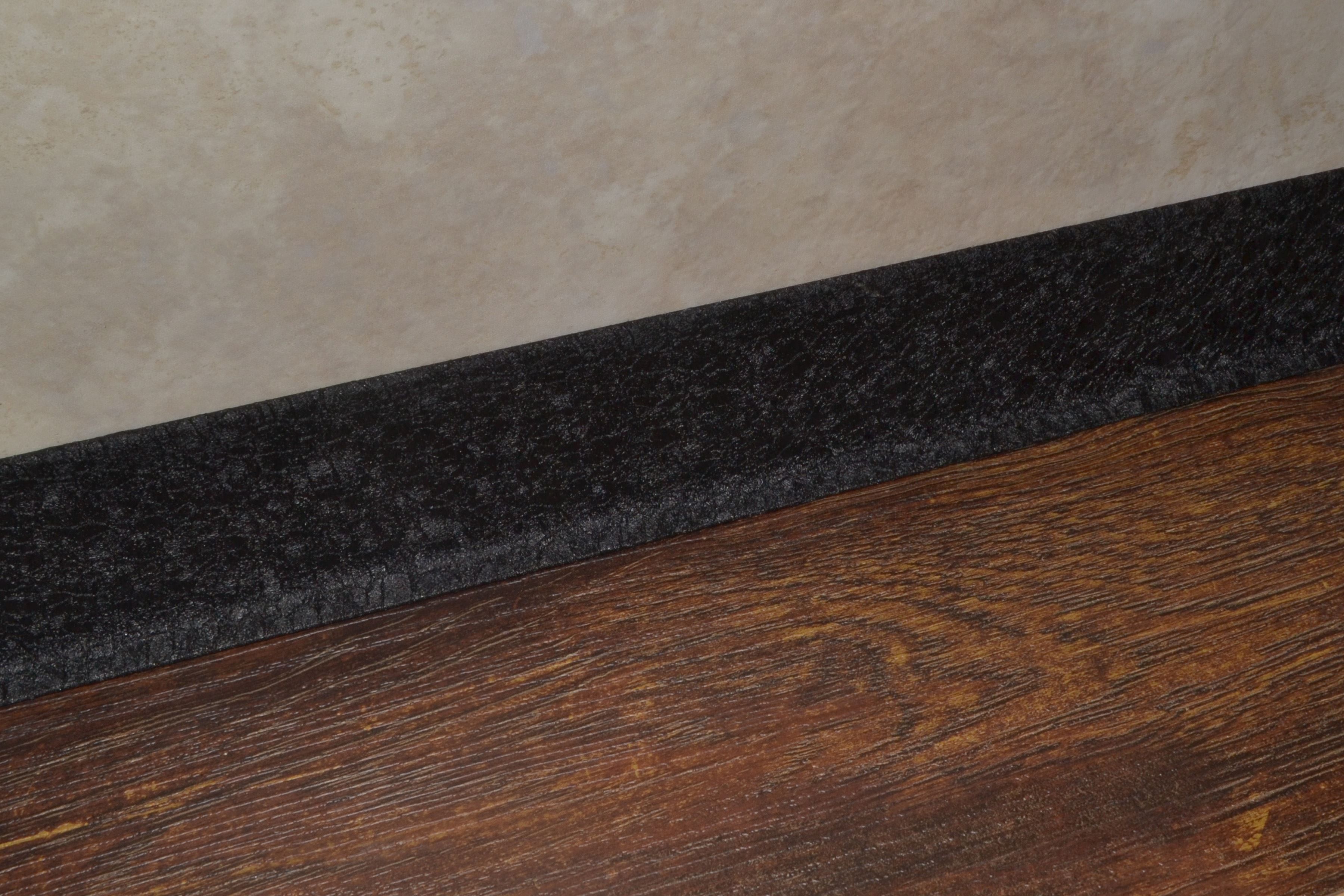 Плинтус алюминиевый L-образный текстура кожи черная (2500*11*60 мм) — купить в Березниках