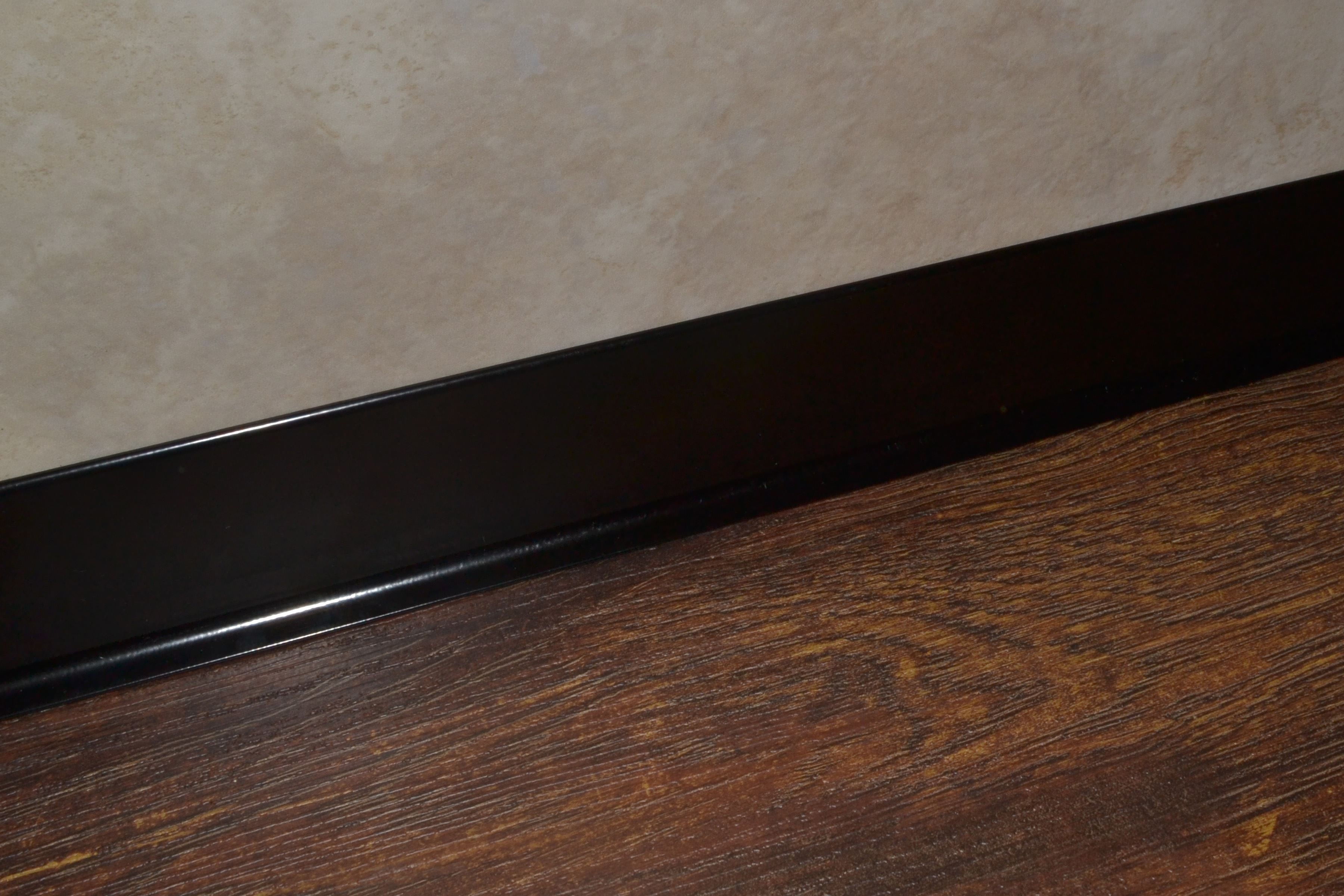 Плинтус алюминиевый L-образный черный (2500*11*60 мм) — купить в Березниках